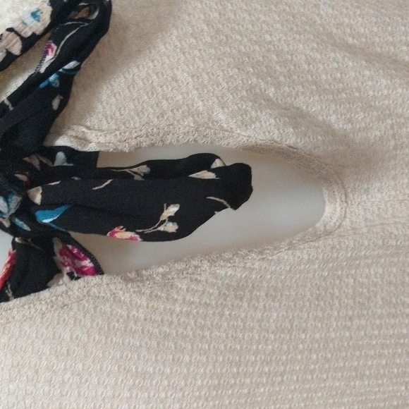 Free Kisses Women's Crop Knit Top Size Large - Picture 6 of 8